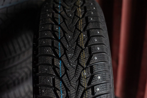 фото протектора и шины WINTERNOVA STUD III Шина ZMAX WINTERNOVA STUD III 235/65 R16C 121/119R